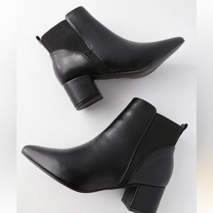 Lulu’s Chase Black Pointed Toe Ankle Booties